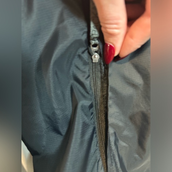 Lightweight Black Eddie Bauer Windbreaker - Picture 8 of 8